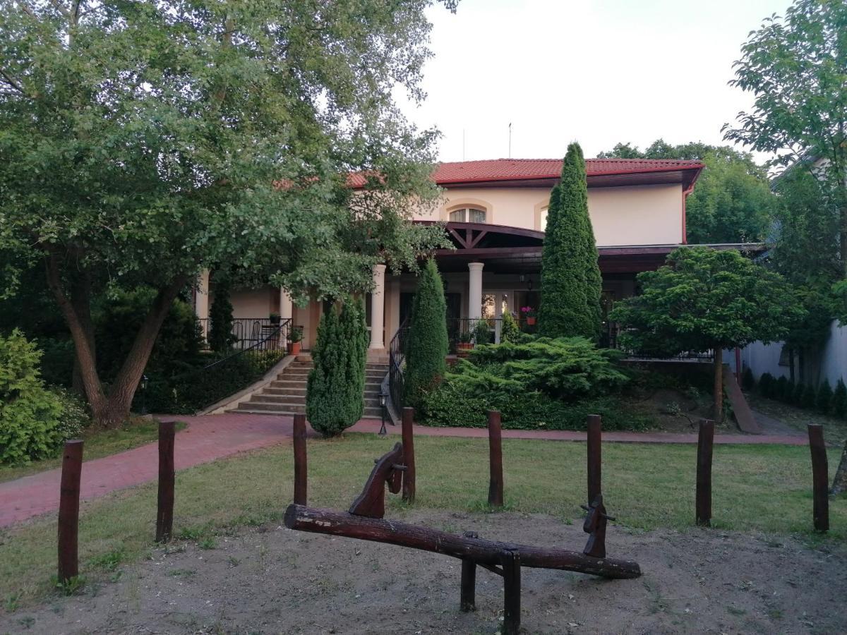 Staff Guest House Nyíregyháza Exterior foto